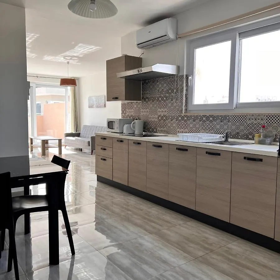 F6 Room 1, Private Room One Small Double Bed Shared Bathroom In Shared Flat Msida