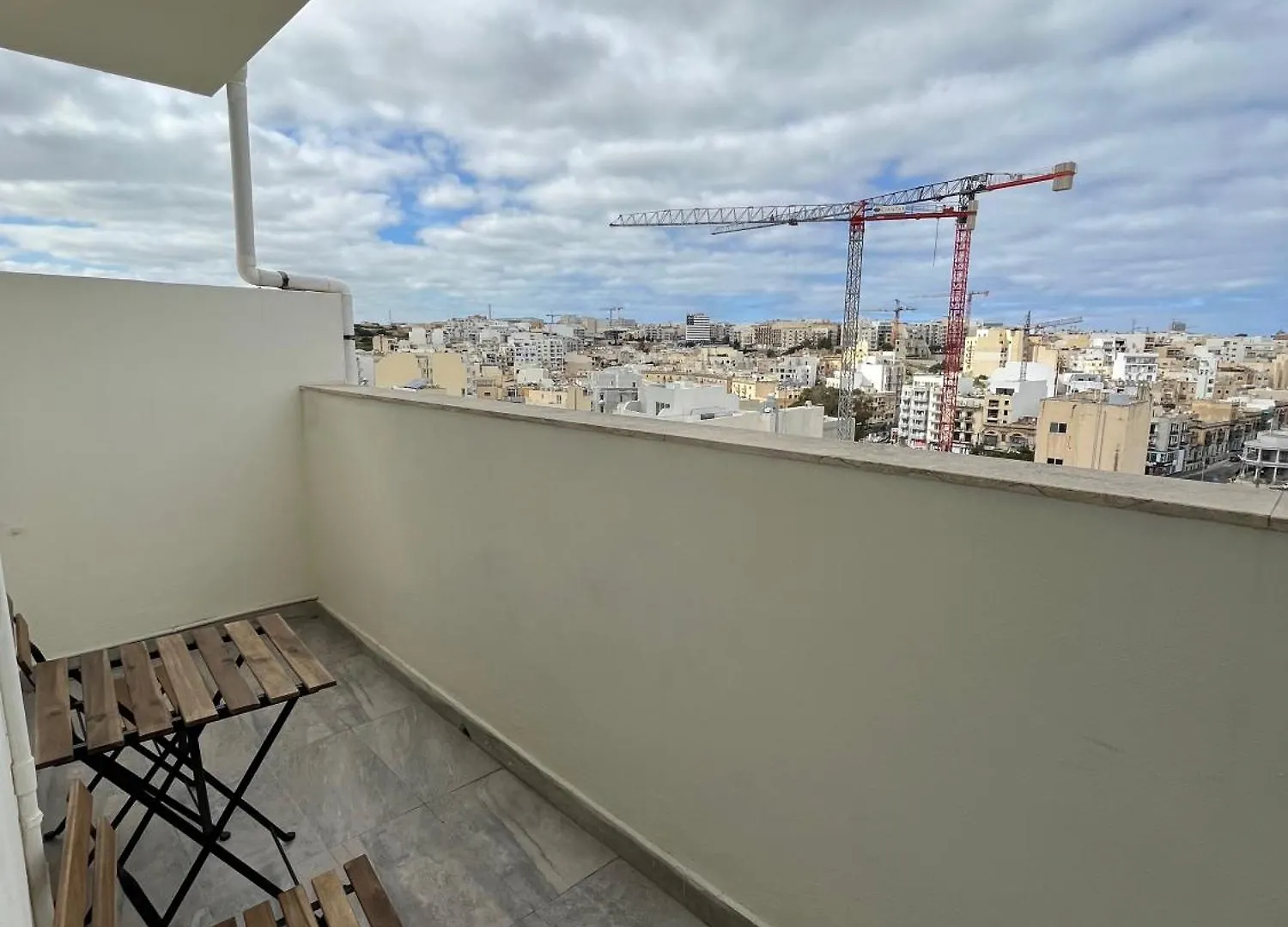F6 Room 1, Private Room One Small Double Bed Shared Bathroom In Shared Flat Msida Homestay