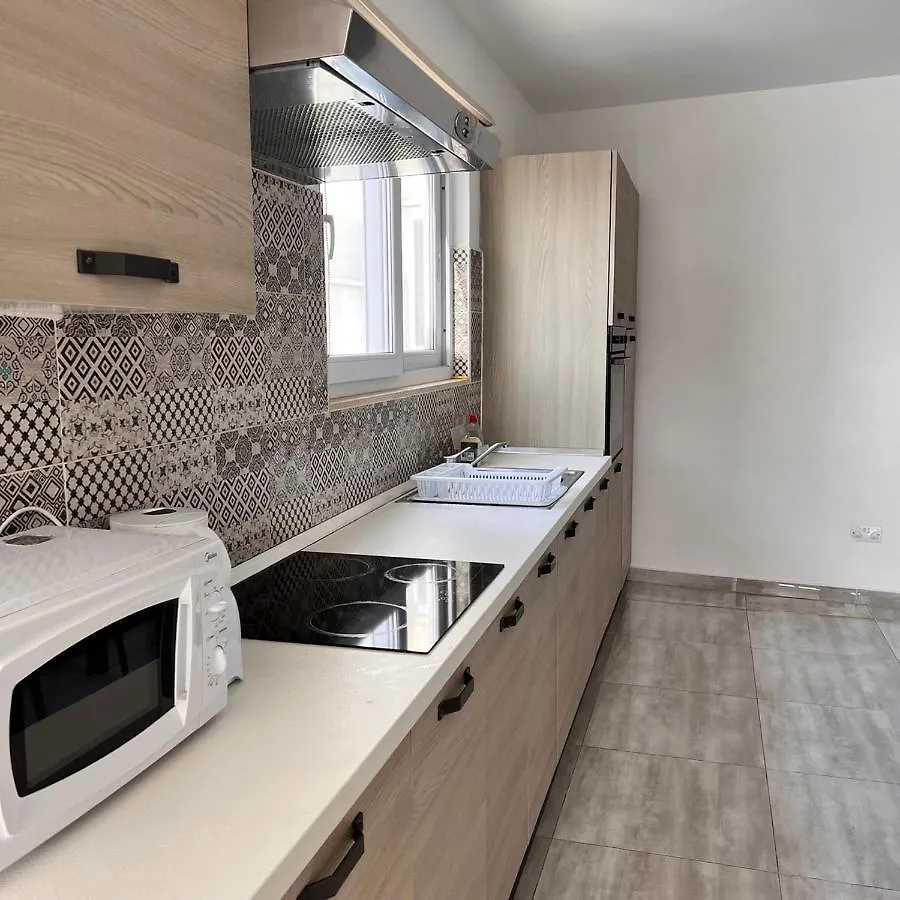 F6 Room 1, Private Room One Small Double Bed Shared Bathroom In Shared Flat Msida Rum i privatbostad